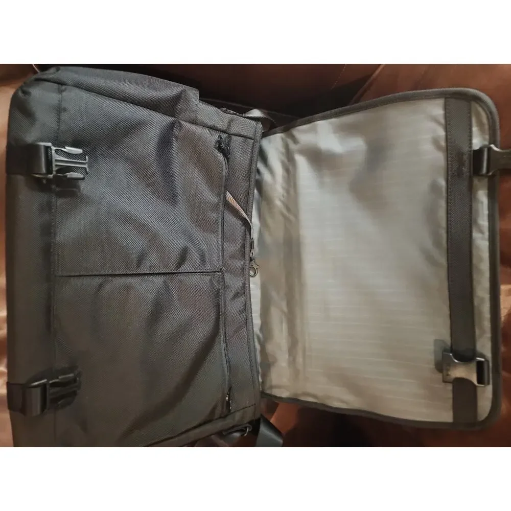 Tumi Black 15